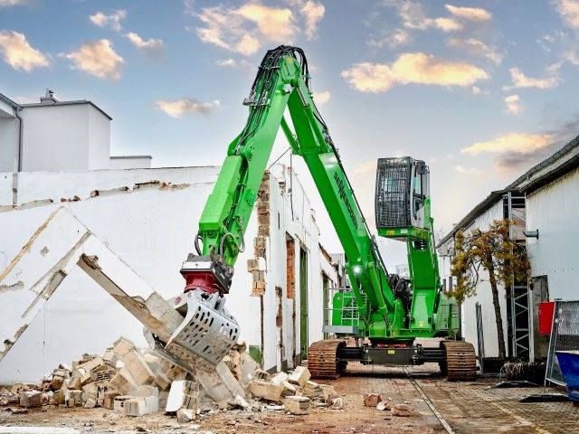 Una macchina da demolizione tuttofare: la nuova Sennebogen 825 E Demolition